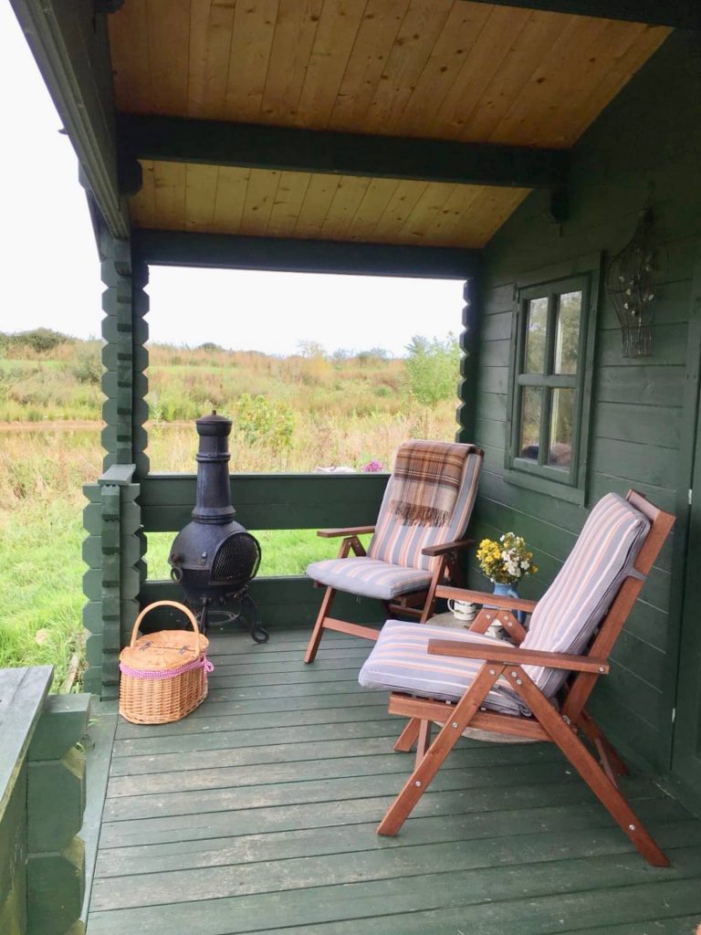 Spirthill Cabin: a photo of the verander