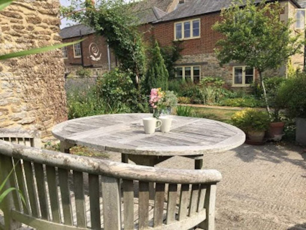 Spirthill Flat: a photo of the patio table and chairs